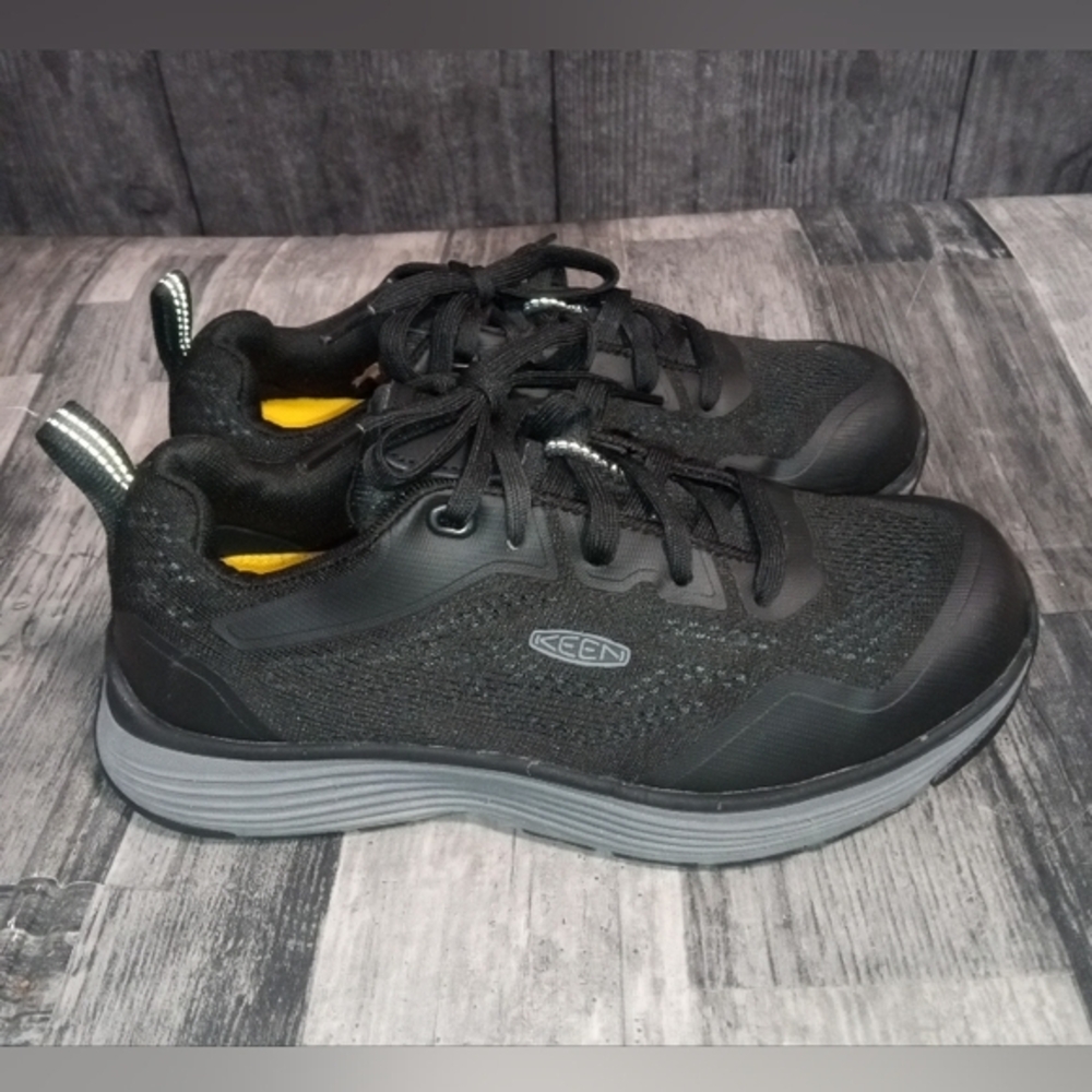 Keen Unisex Size 6M Black Low Cut Work Sneakers Pre-Owned Excellent Condition